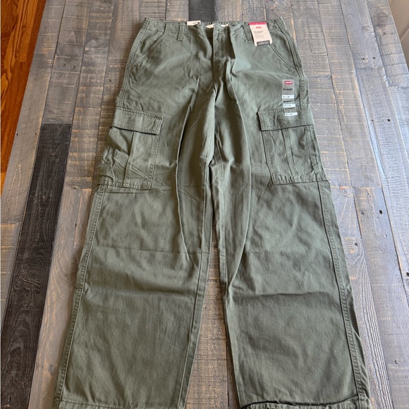 Levi's Pants - Levi's Women’s Green Cargo Pants